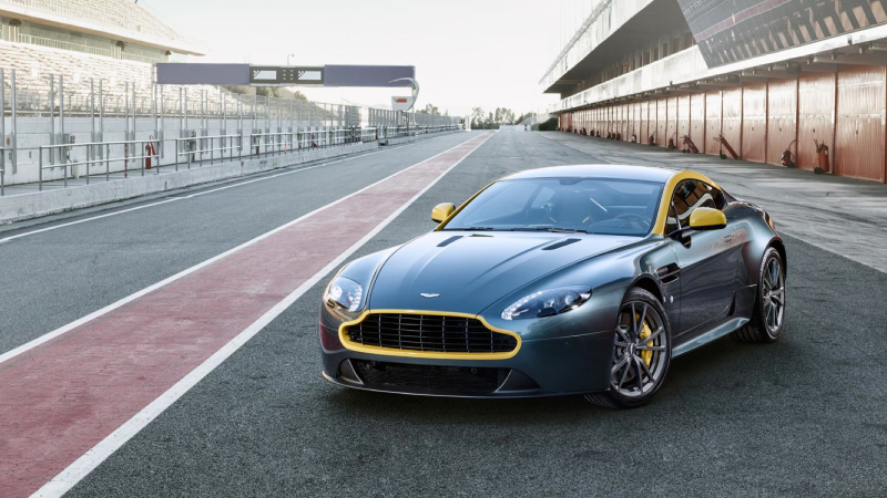 Illustration for article titled The Aston Martin V8 Vantage N430 Gets Race-Tacular Paint And A Stick
